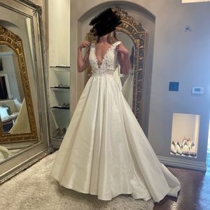 Elizabeth Lee wedding gown